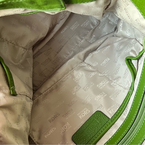 Michael Kors pebbled leather green tote bag EXCELLENT condition - Picture 9 of 16